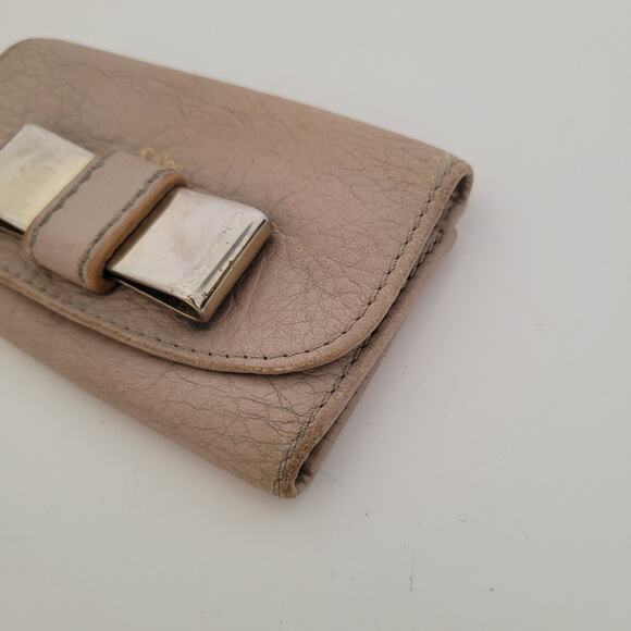 Chloe Logo Small Bow Trifold Key Case Holder 6 Hooks Wallet Leather Logo Beige - Picture 10 of 11